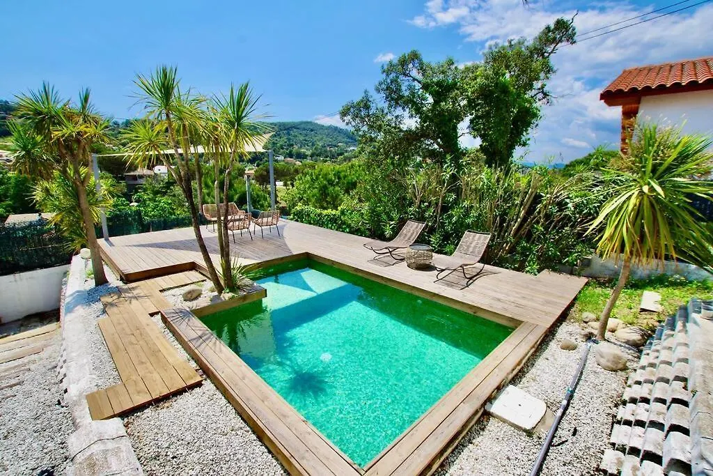 Villa Cinta: Luxurious 6-Person Villa with Private Pool and BBQ Massanet De La Selva
