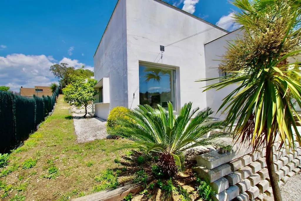 Villa Cinta: Luxurious 6-Person Villa with Private Pool and BBQ Massanet De La Selva