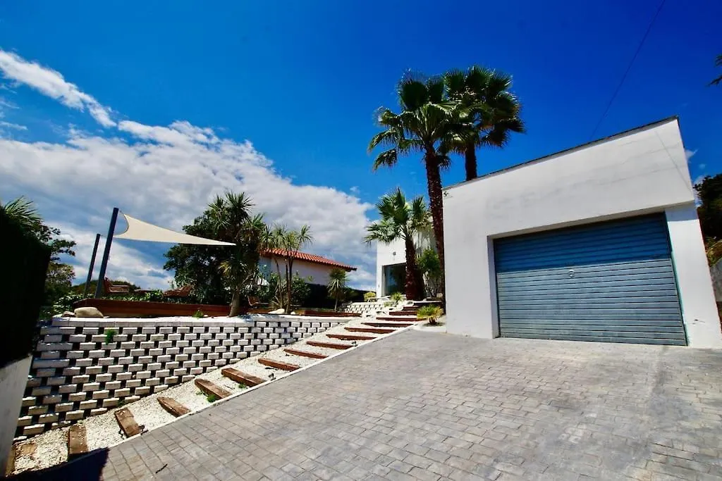 Villa Cinta: Luxurious 6-Person Villa with Private Pool and BBQ Massanet De La Selva
