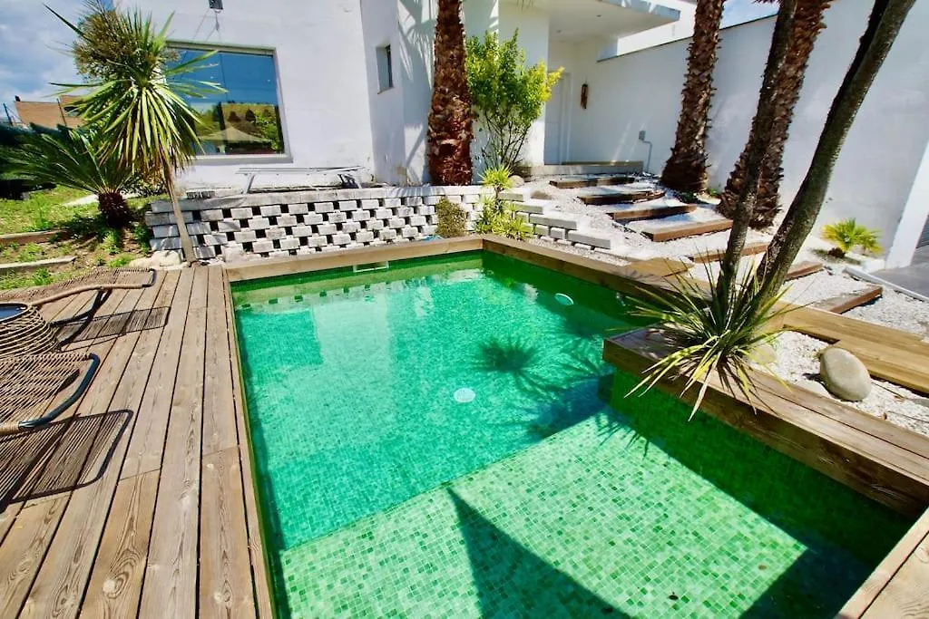 Villa Cinta: Luxurious 6-Person Villa with Private Pool and BBQ Massanet De La Selva