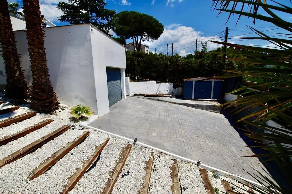 Villa Cinta: Luxurious 6-Person Villa with Private Pool and BBQ Massanet De La Selva
