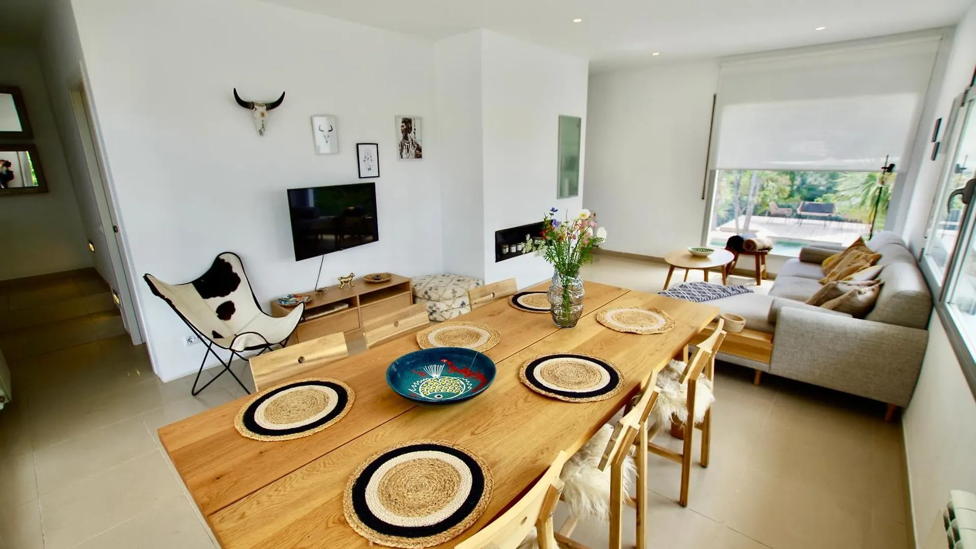 Villa Cinta: Luxurious 6-Person Villa with Private Pool and BBQ Massanet De La Selva Spain