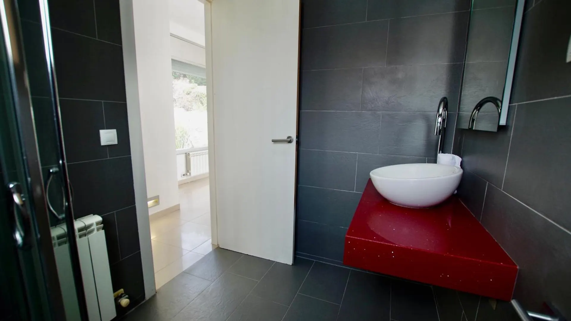 Villa Cinta: Luxurious 6-Person Villa with Private Pool and BBQ Massanet De La Selva Spain
