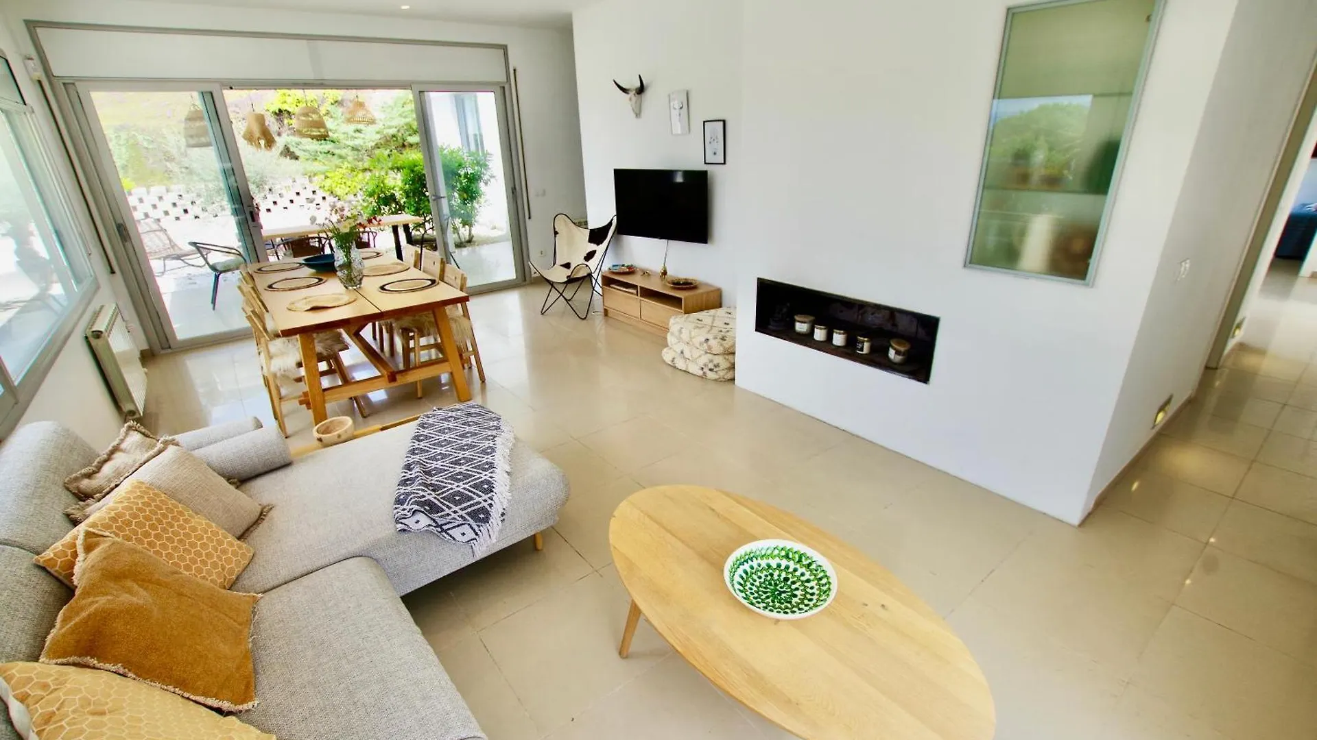 Villa Cinta: Luxurious 6-Person Villa with Private Pool and BBQ Massanet De La Selva