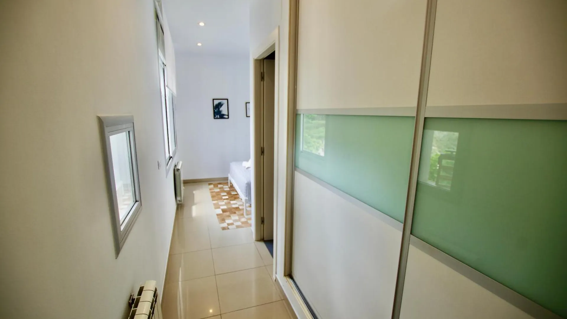 Villa Cinta: Luxurious 6-Person Villa with Private Pool and BBQ Massanet De La Selva