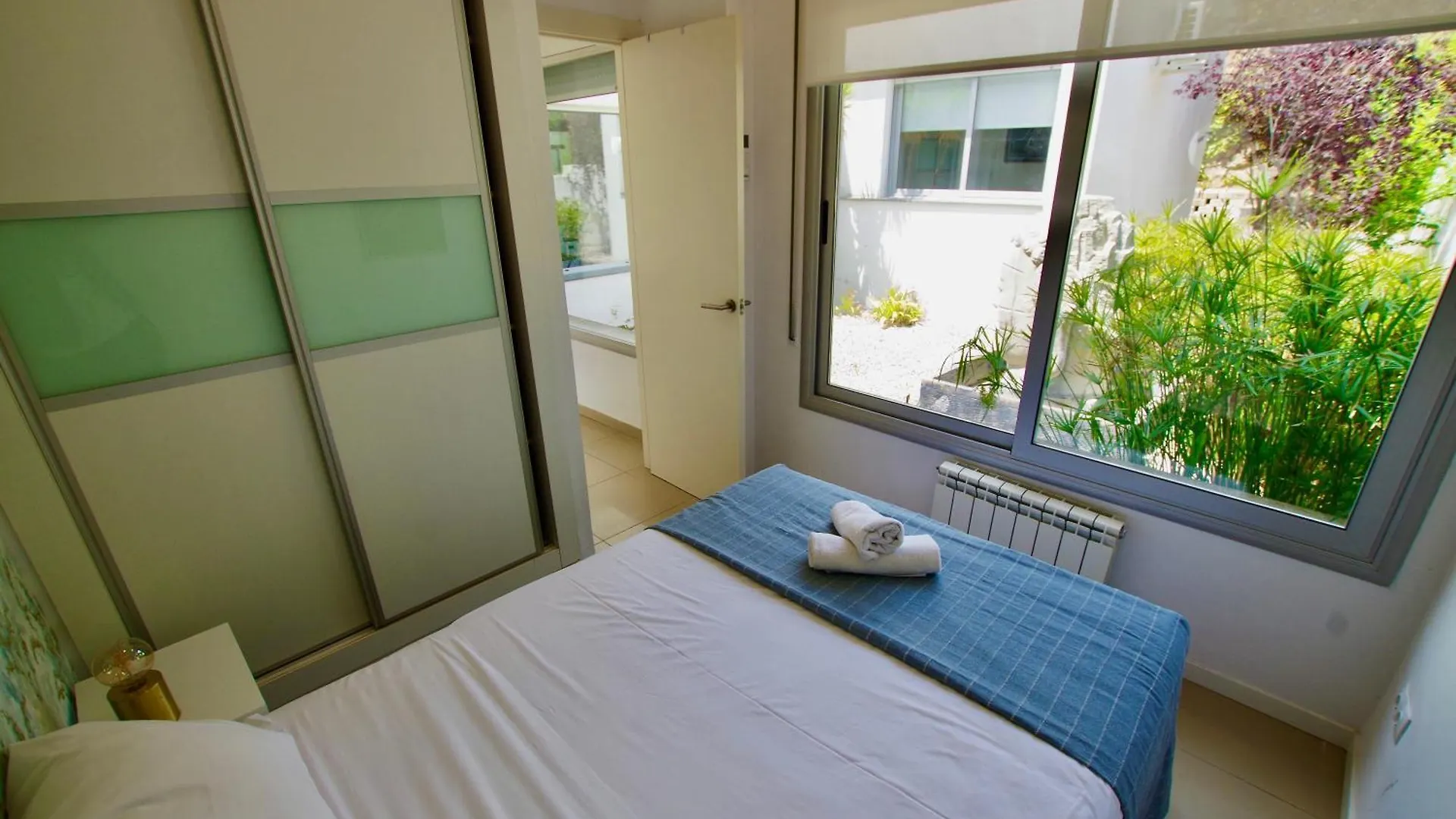 Villa Cinta: Luxurious 6-Person Villa with Private Pool and BBQ Massanet De La Selva