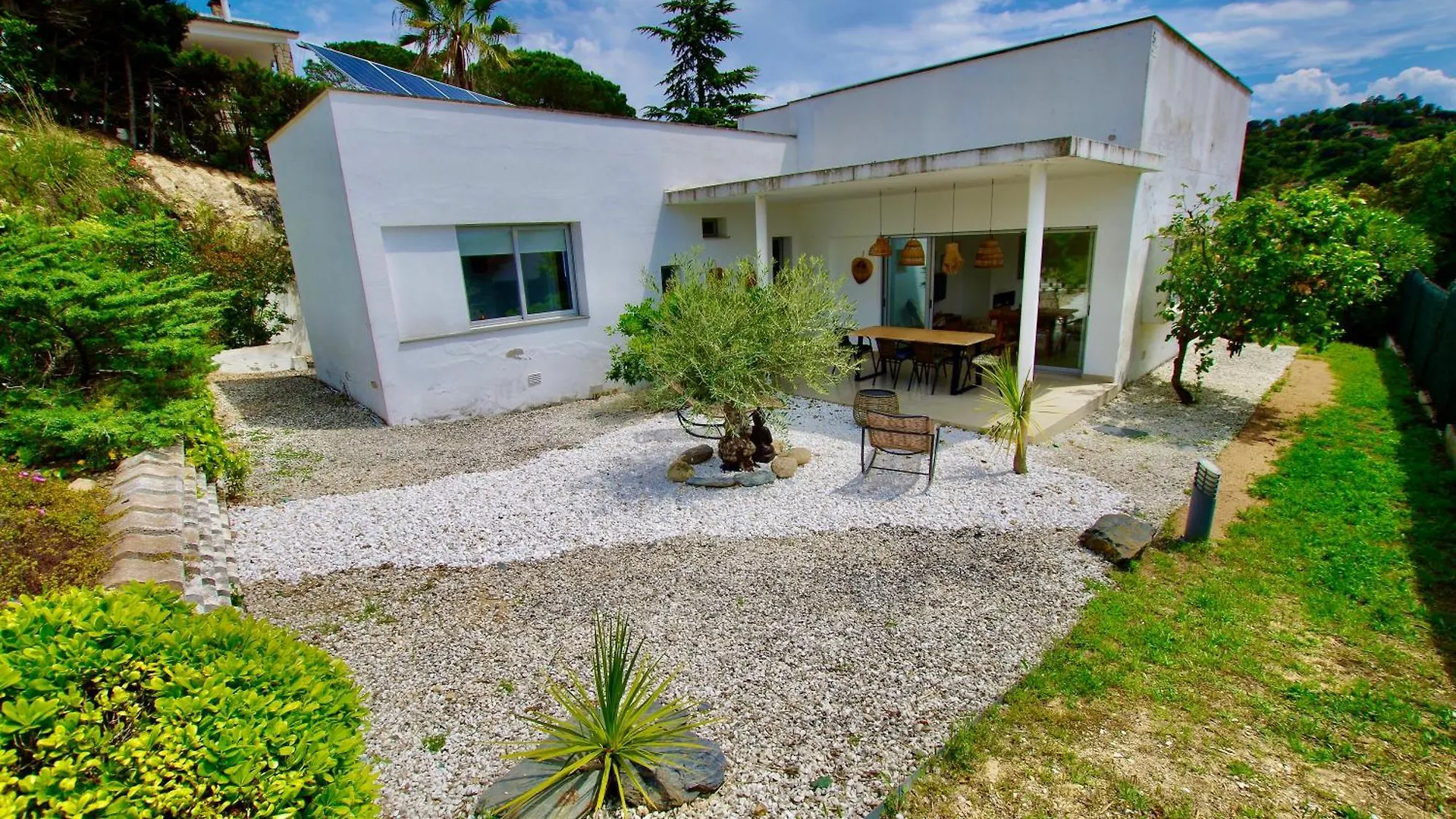 Villa Cinta: Luxurious 6-Person Villa with Private Pool and BBQ Massanet De La Selva