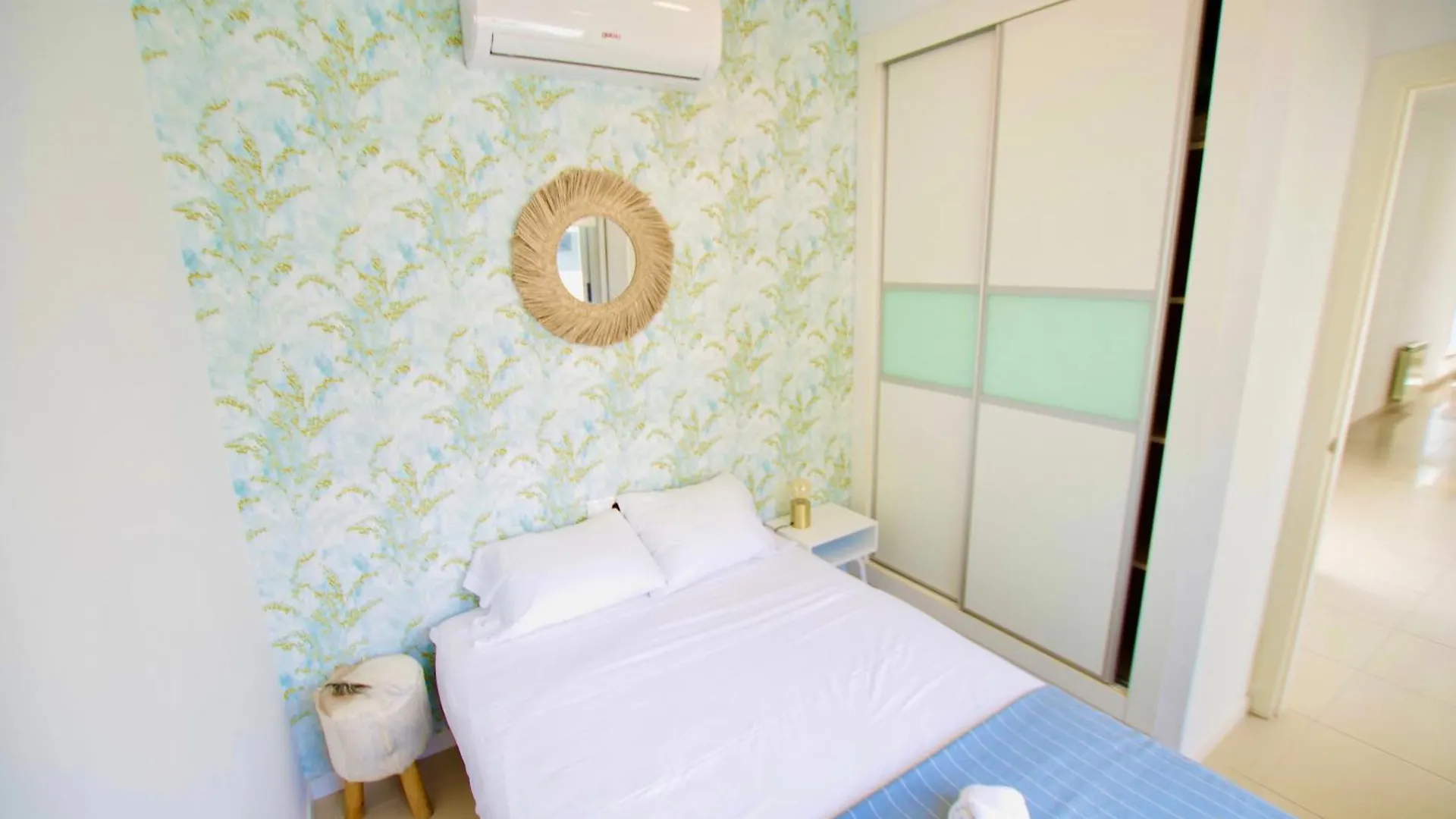 Villa Cinta: Luxurious 6-Person Villa with Private Pool and BBQ Massanet De La Selva Spain