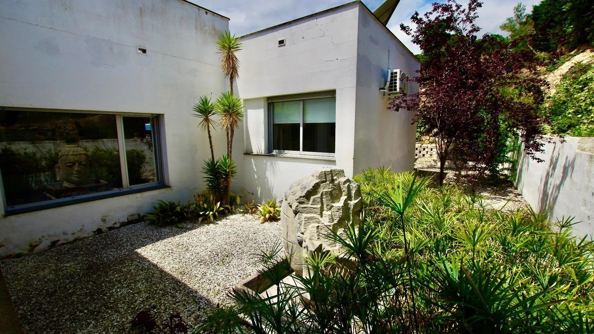 Villa Cinta: Luxurious 6-Person Villa with Private Pool and BBQ Massanet De La Selva Spain