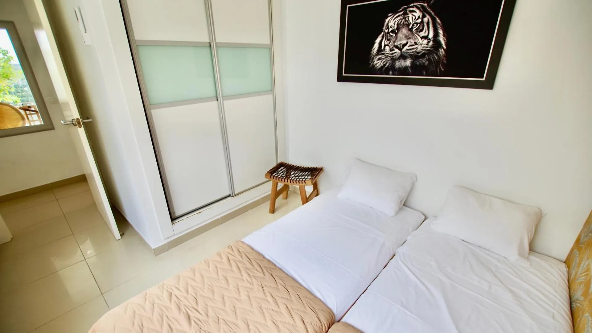 Villa Cinta: Luxurious 6-Person Villa with Private Pool and BBQ Massanet De La Selva Spain