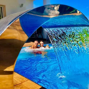 Pintoresca Habitación, Piscina Climatizado Y Sauna Habitación en casa particular